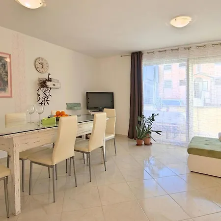Apartment Zlatna *