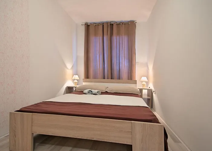 Zlatna Appartement *